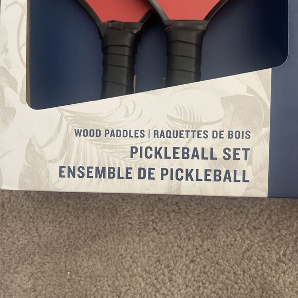 Tommy Bahama Pickleball Set 2-Blue & Red Wooden Paddles 2-Yellow Game Balls NEW - Picture 6 of 7